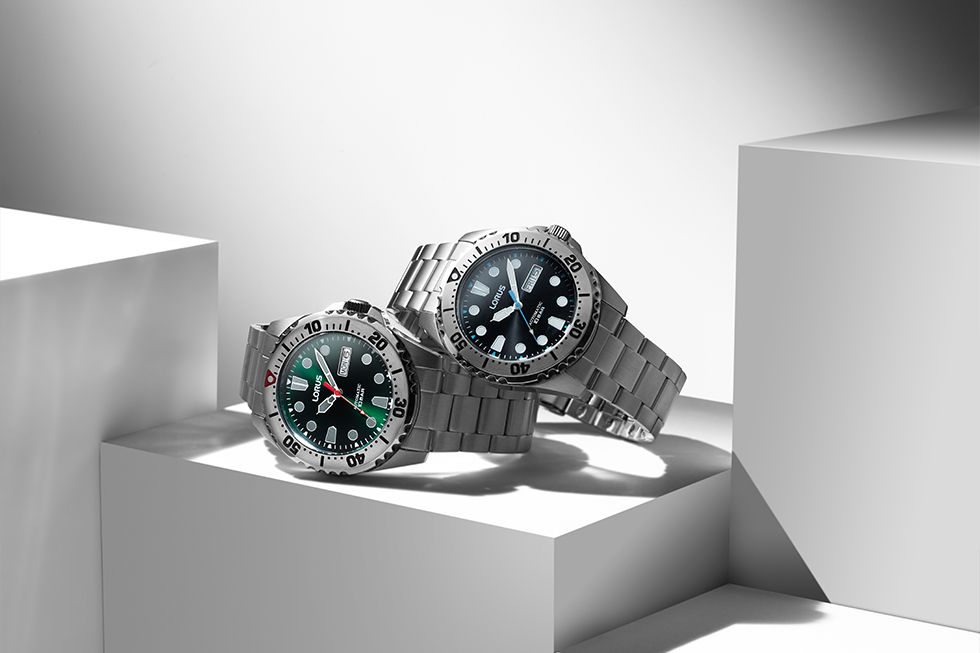 Lorus Classic RG867CX9 - Orologio Da Uomo In Titanio Con Cinturino In Metallo E Vetro Minerale. Quadrante Verde, Look Classico.
